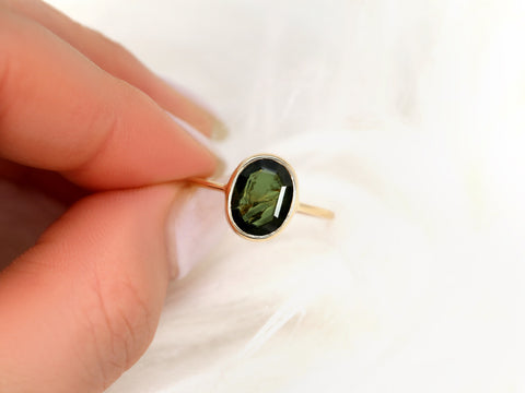 2.36ct Ready to Ship Donatella Oval 14kt Amazon Forest Green Sapphire Ring,Unique Sapphire Ring,Bezel Set Ring,Oval Cut Ring,Minimalist Ring