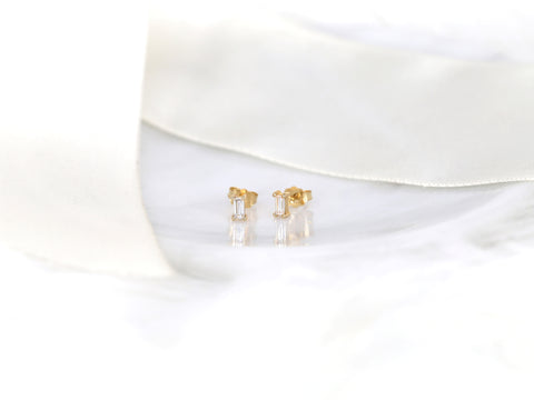 Ultra Petite Betty 14kt Gold Moissanite Baguette Stud Earrings - Rosados Box