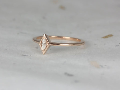 Loris 14kt Gold WITHOUT Milgrain Moissanite Ring - Rosados Box